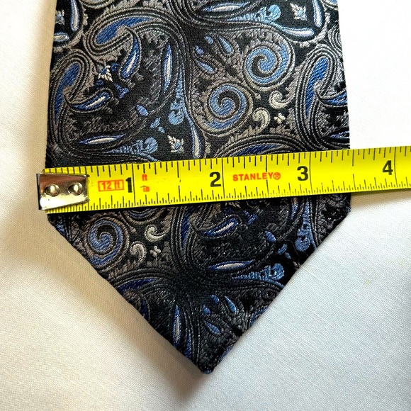 Van Heusen Tie - Picture 6 of 9